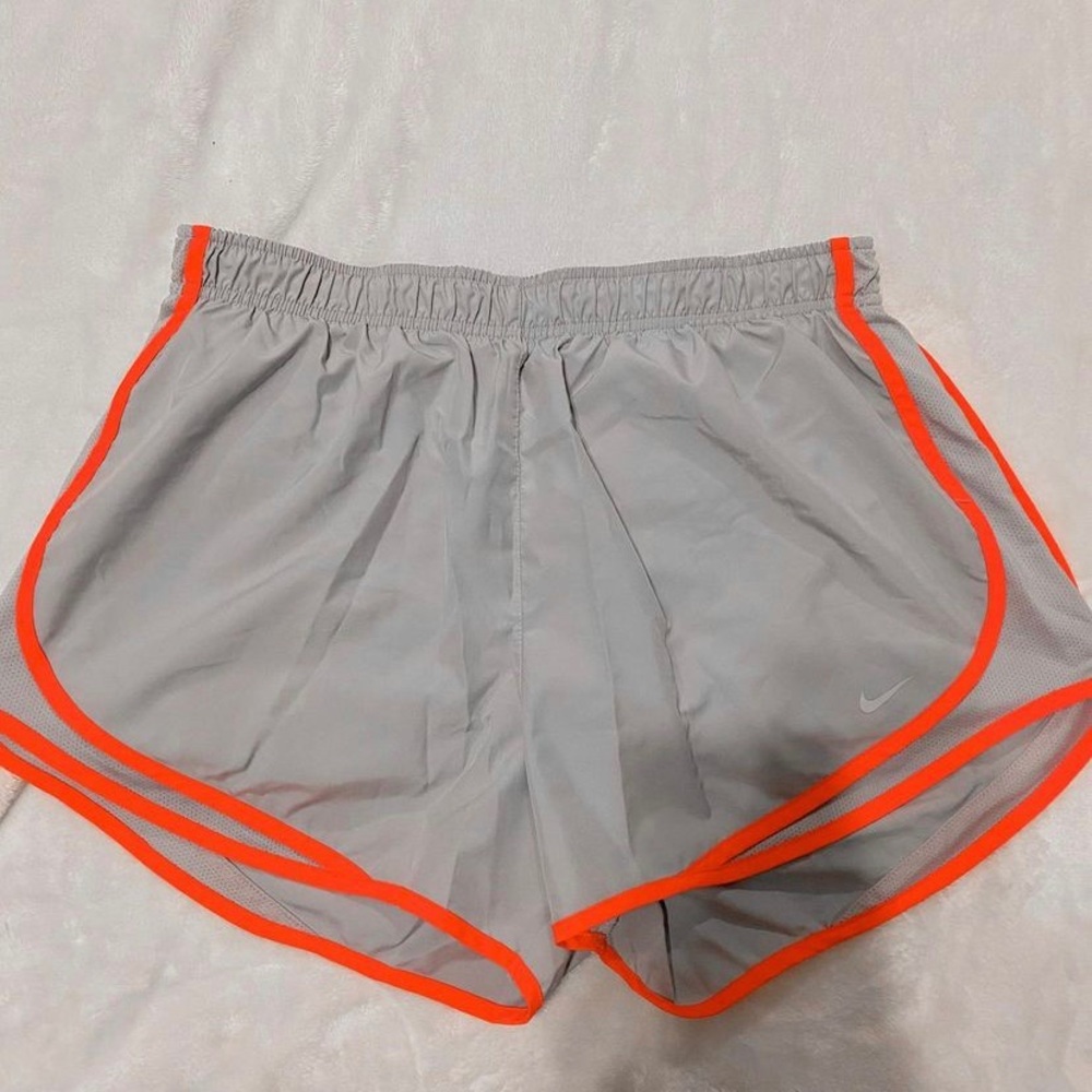 grey and pink nike shorts sz xl